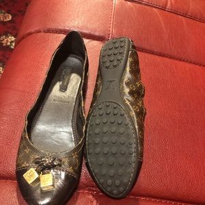 Louis Vuitton flats